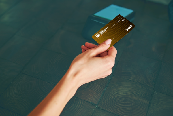 ¿Usas la tarjeta de crédito para ahorrar?