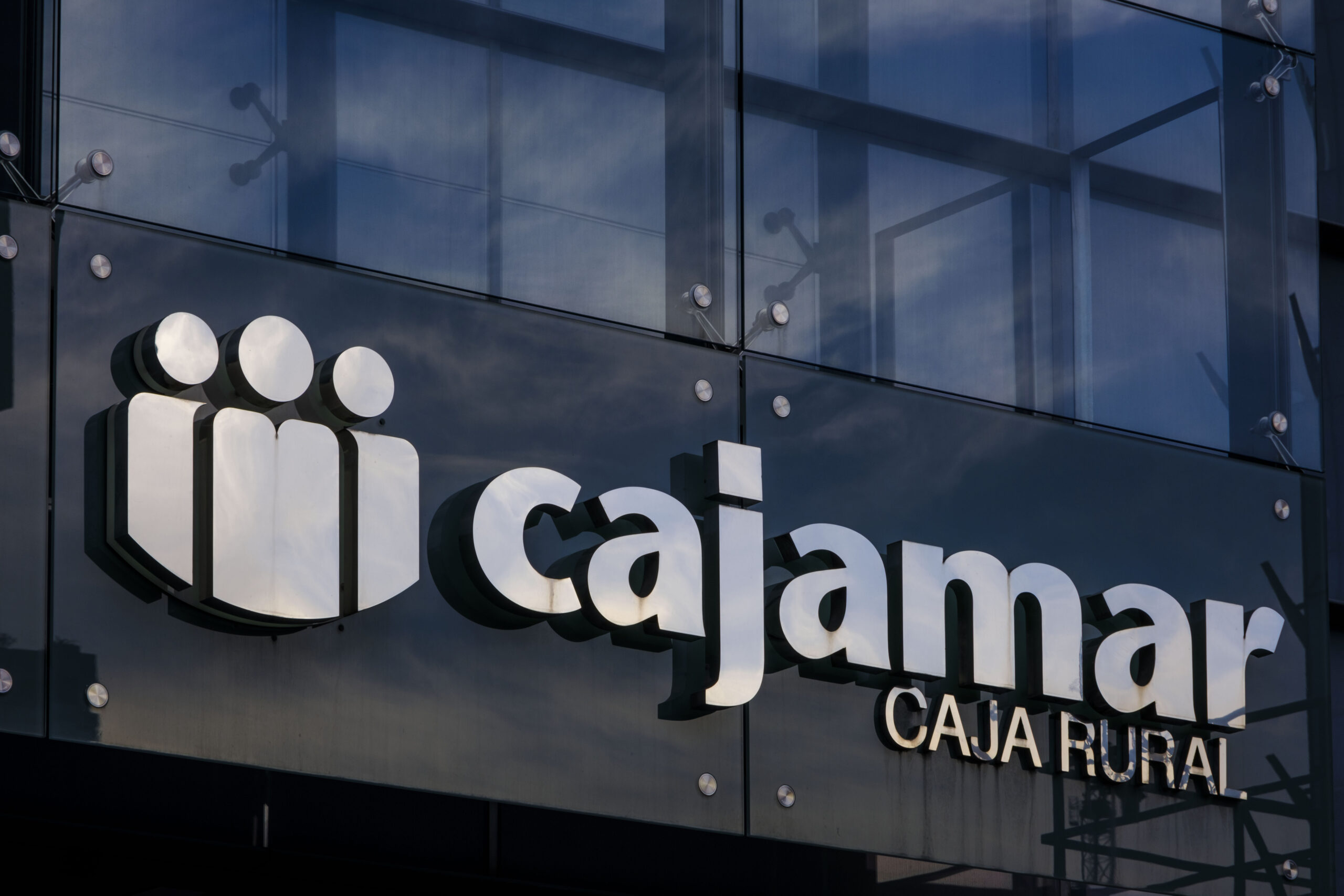 Cajamar coloca una emisión de cédulas hipotecarias por importe de 750 millones de euros