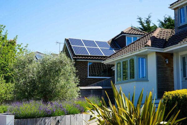 ¿Qué necesitas para instalar placas solares en tu hogar?