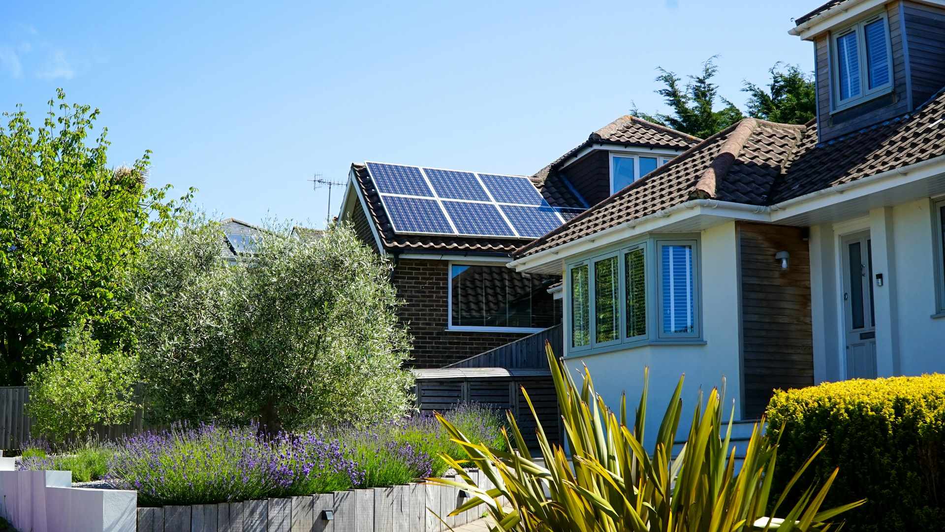 ¿Qué necesitas para instalar placas solares en tu hogar?