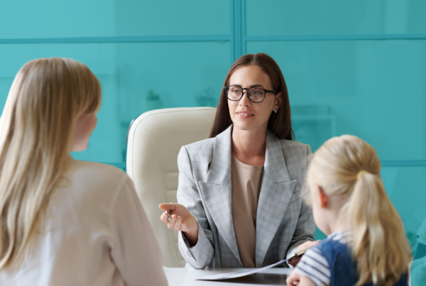 Las 4 preguntas que los padres tienen que hacer en una reunión con los profesores