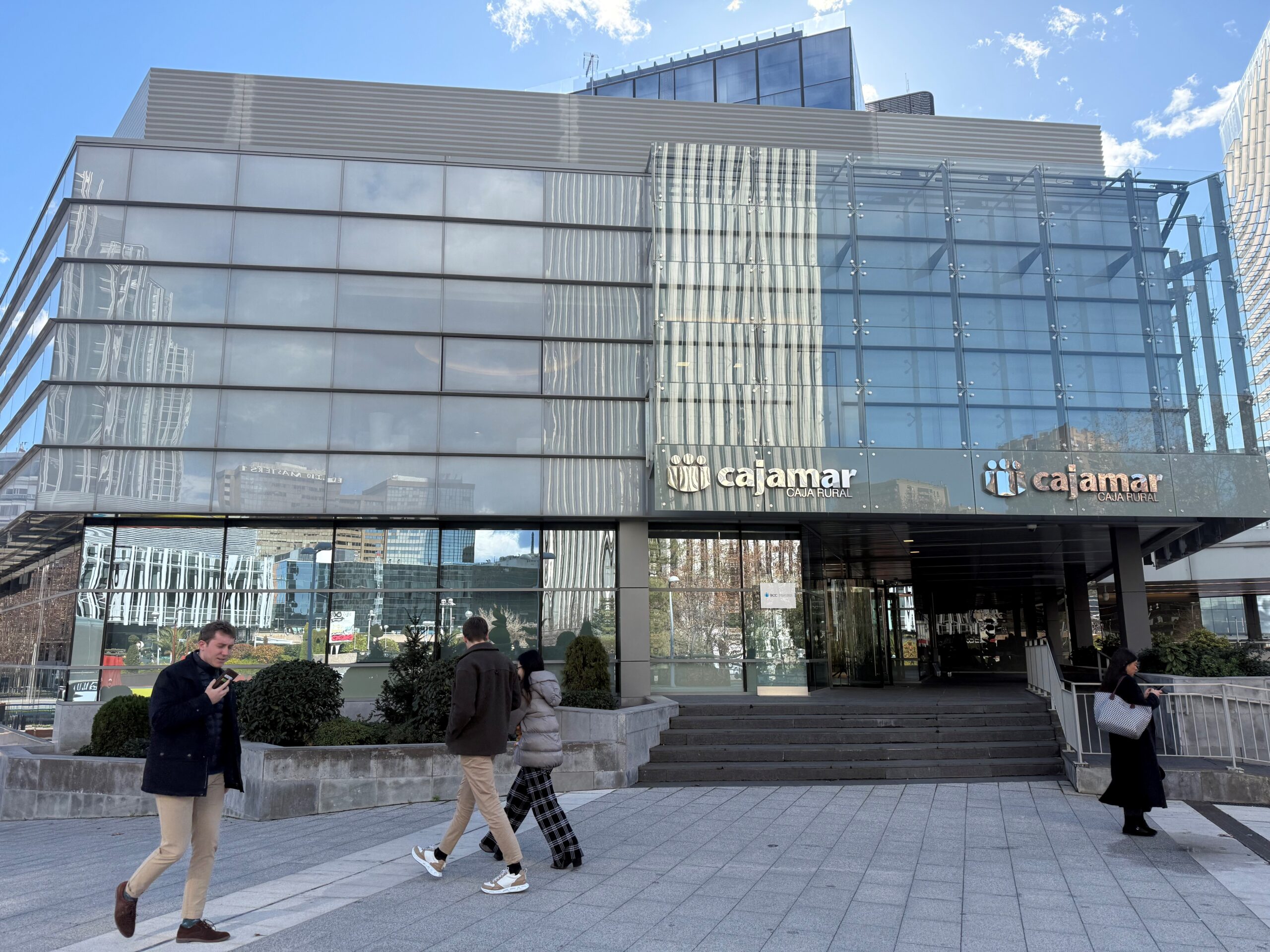 Grupo Cajamar gana 326 millones de euros por el crecimiento de los ingresos del negocio bancario
