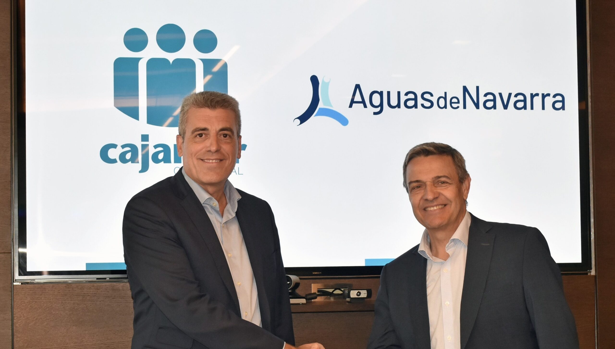 Cajamar firma una operación de financiación con Aguas de Navarra