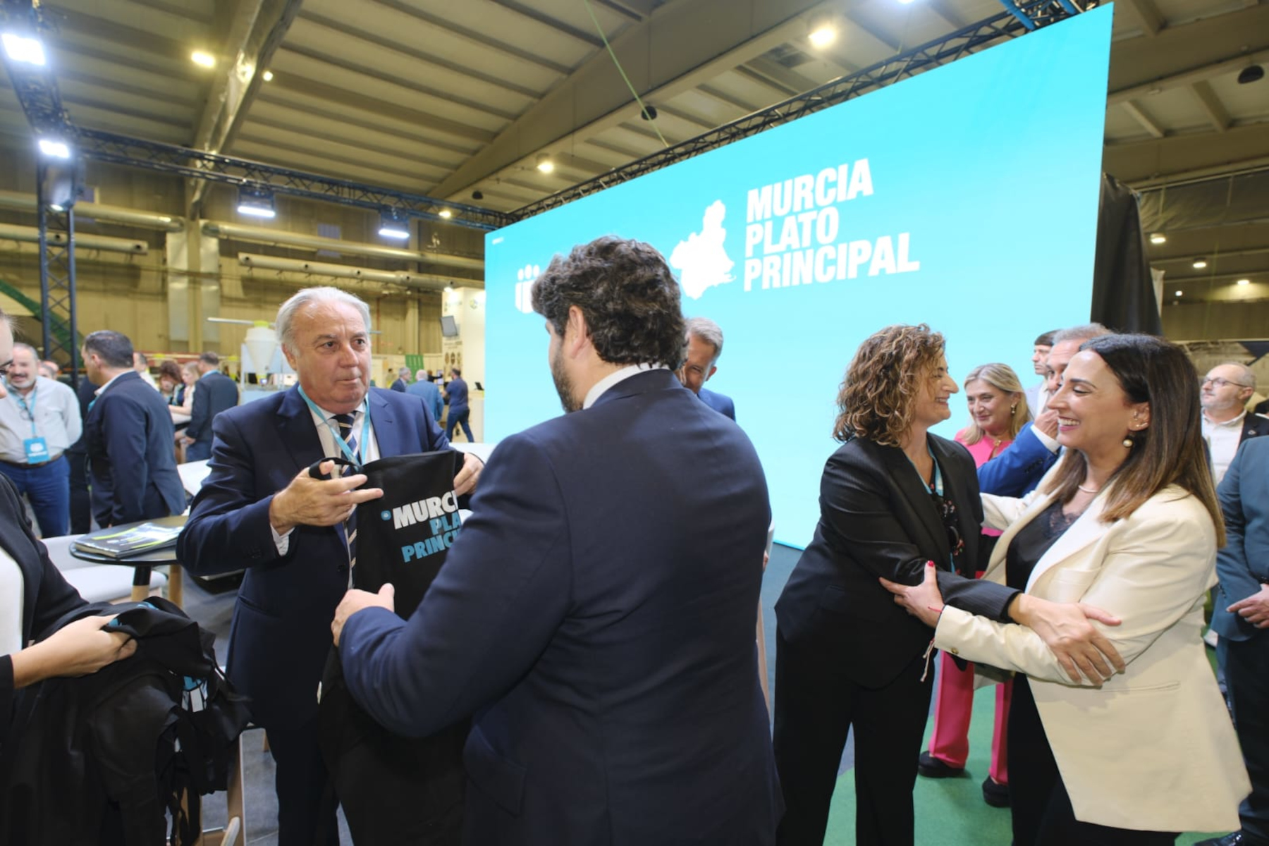 El estand de Cajamar en Sepor reúne al sector porcino murciano