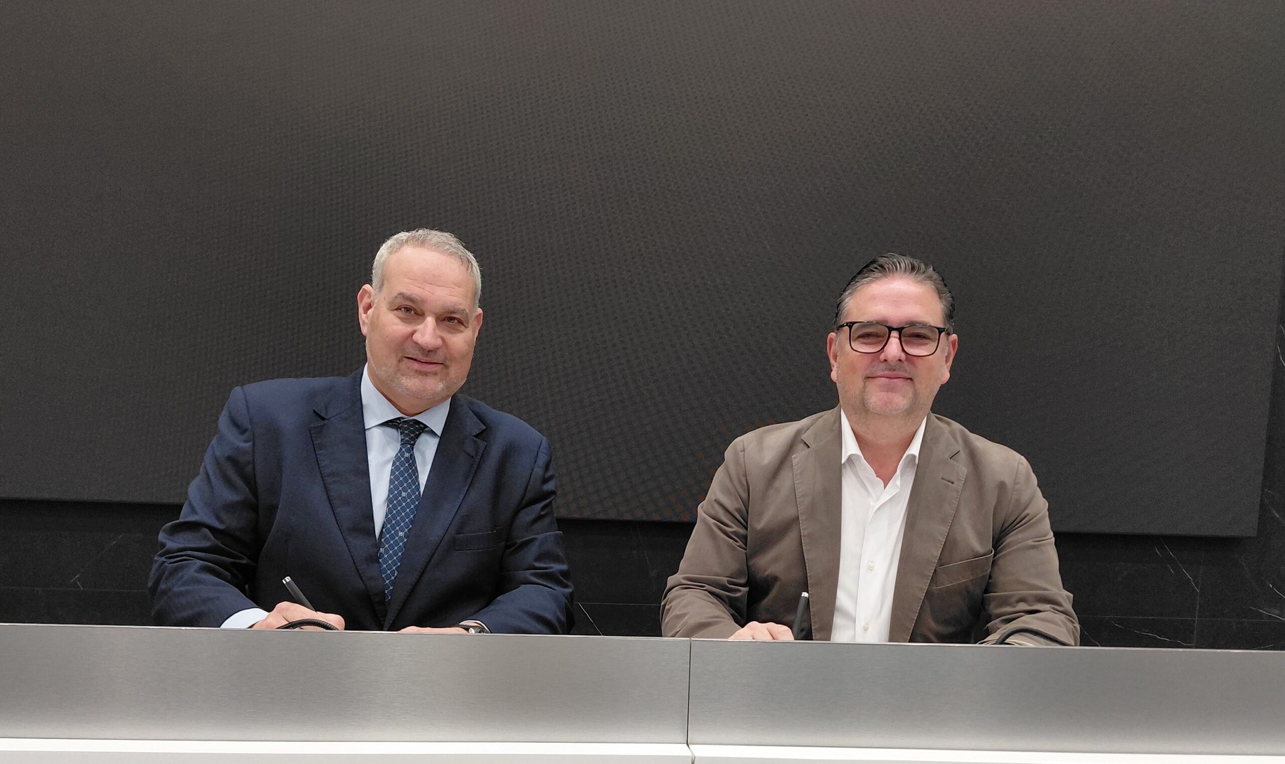 Cajamar y FEDEMCO firman un convenio para impulsar la competitividad del sector logístico