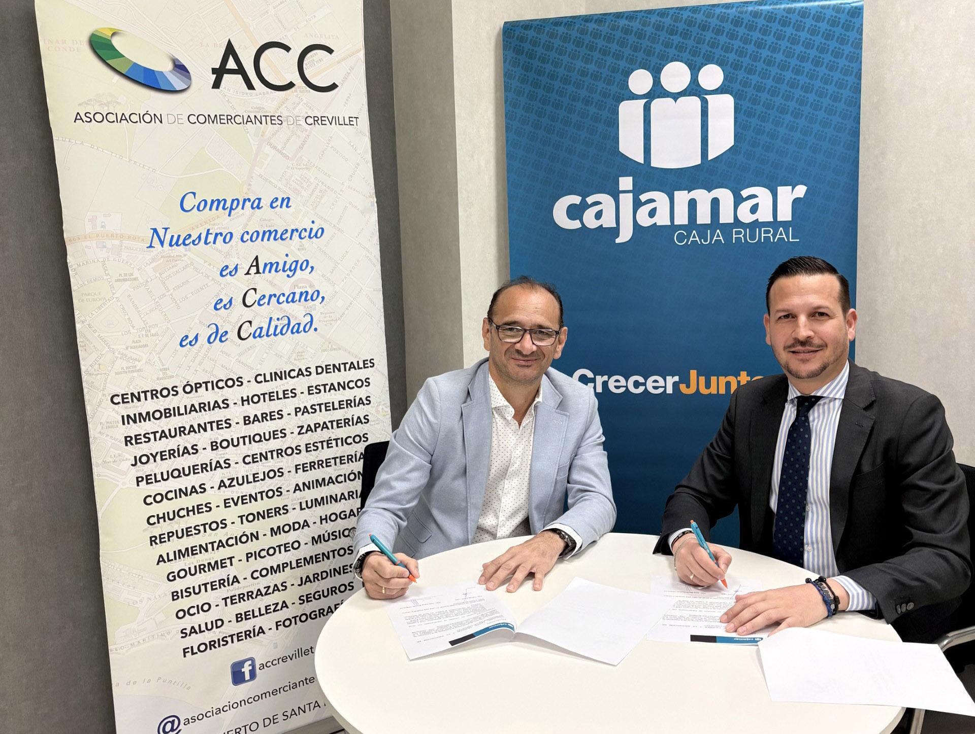 Cajamar firma un convenio con la Asociación de Comerciantes de Crevillet para apoyar al comercio local
