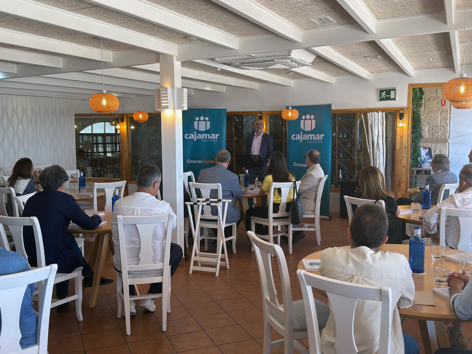 Grupo Cajamar reúne al sector hotelero de La Safor para analizar los nuevos retos y tendencias