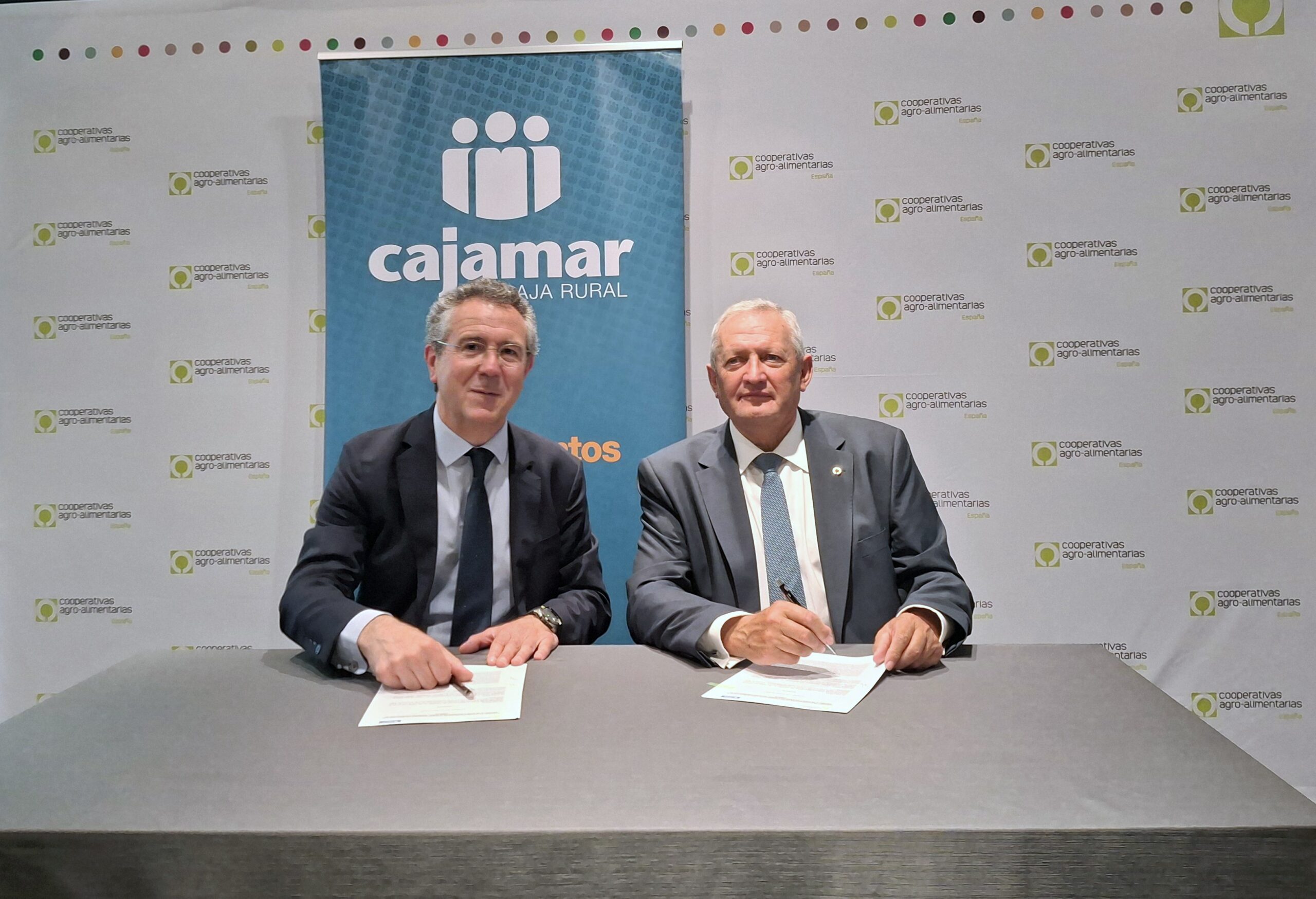 Cooperativas Agro-alimentarias de España y Cajamar refuerzan su colaboración para impulsar el conocimiento, la formación y la competitividad del sector