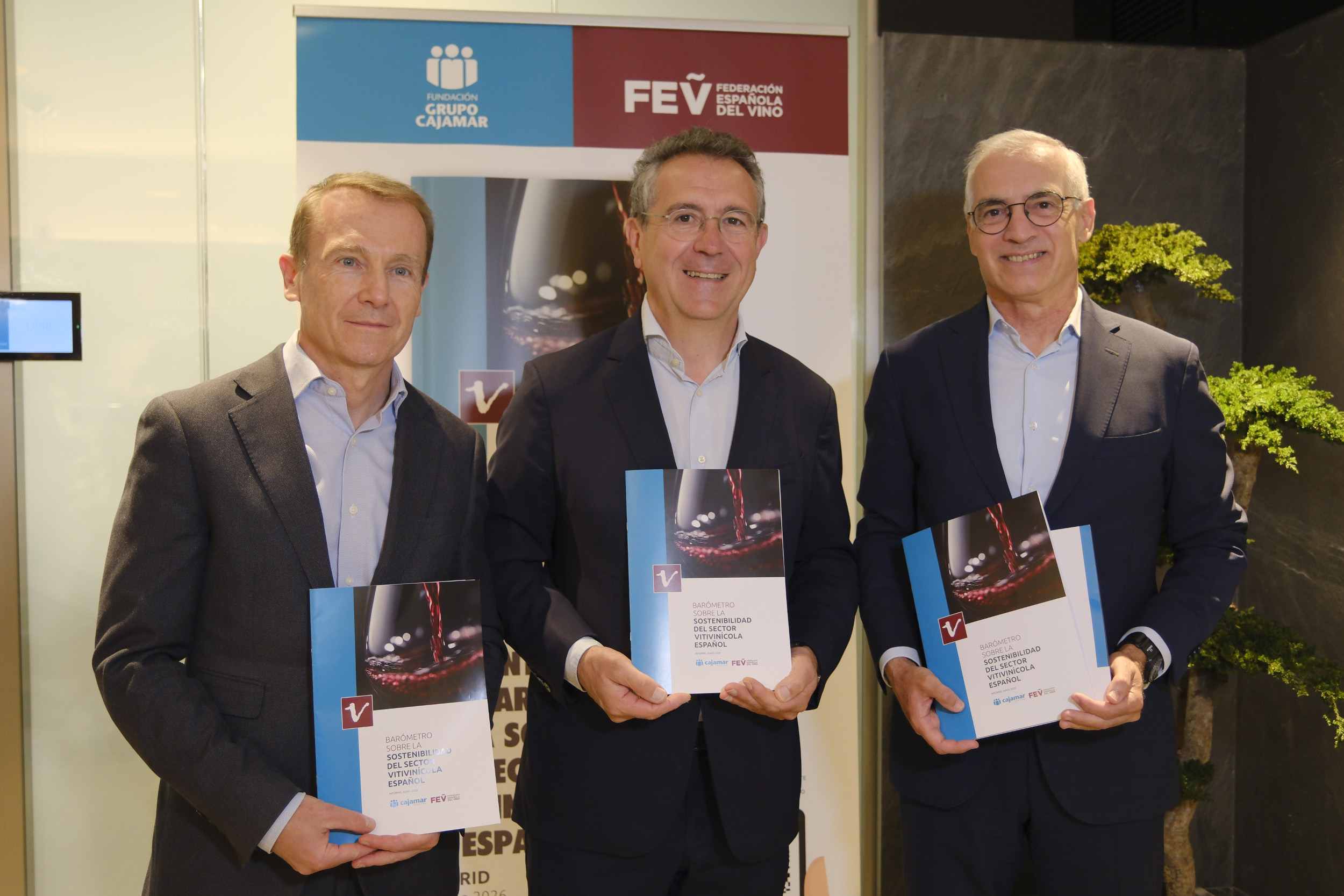 Cajamar y la FEV presentan el primer “Barómetro sobre la sostenibilidad del sector vitivinícola en España”